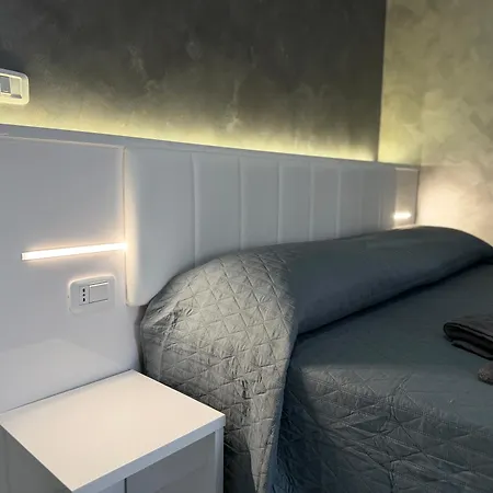 فندق مبيت وإفطار Luxury E 3*